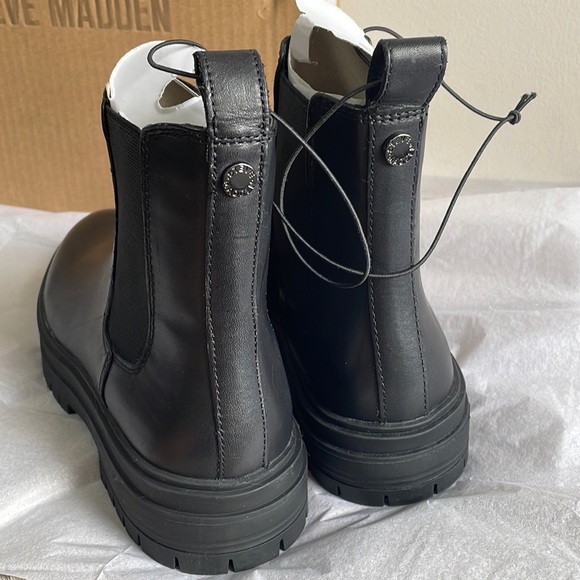 Steve Madden - Women’s Chelsea Boots - Picture 5 of 7